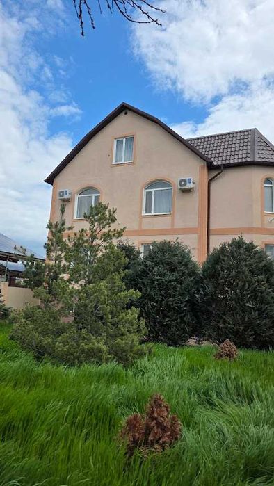Продам будинок в Лісках з меблями та технікою на ділянці 9 соток