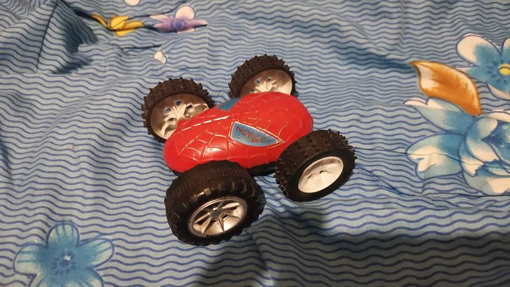 Инерционная машинка перевертыш Человек паук.