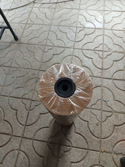 Rolo de papel Kraft novo
