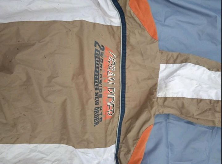 Хлопчача вітровка на ріст 128