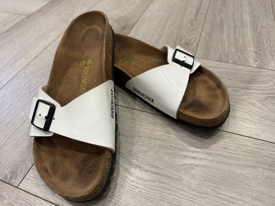 Klapki sandały damskie białe z klamrą Birkenstock 40
