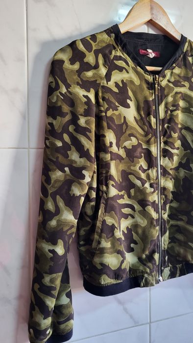 Casaco padrão militar da Bershka  -tam M