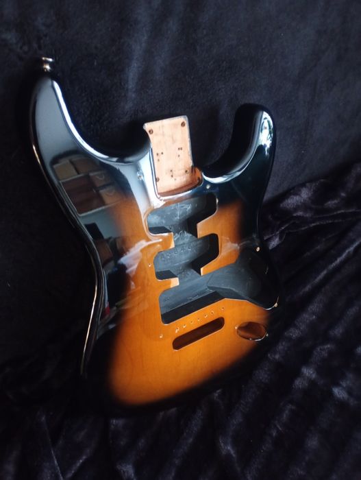 Fender Stratocaster body Two tone sunburst !