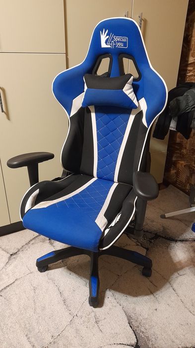 Стіл комп'ютерний, крісло