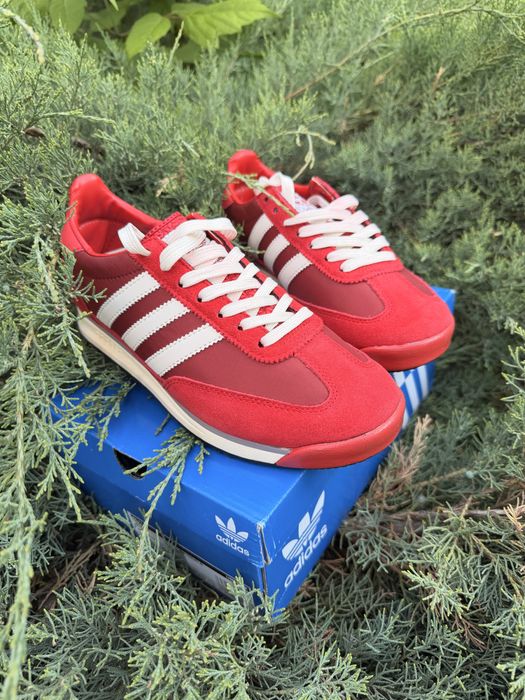 Жіночі кросівки Adidas