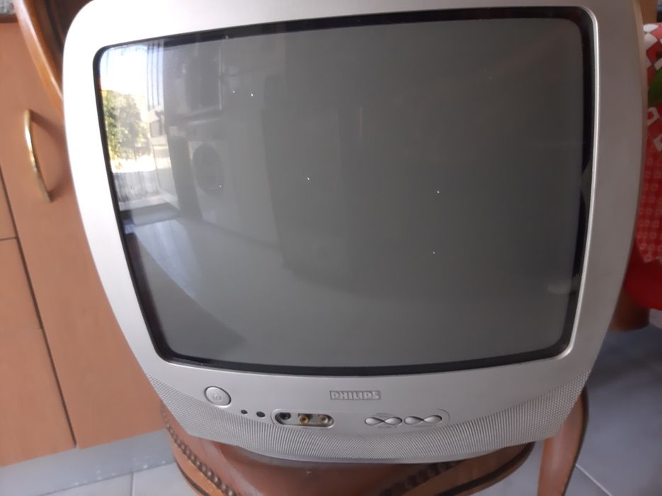 TV  philips pequena  a trabalhar bem impecavel