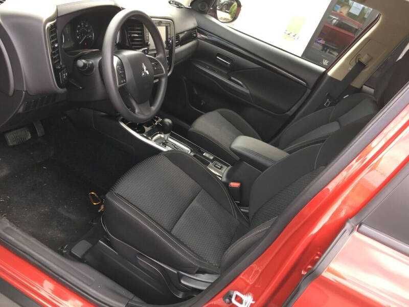 2019 Mitsubishi Outlander ES