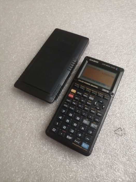 Kalkulator graficzny Casio CFX-9850GB Plus.