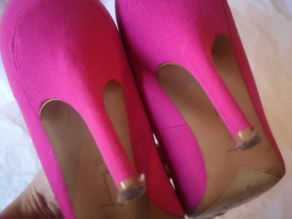 sapatos salto alto da stradivarius