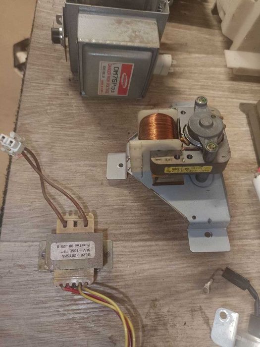 Мікрохвильова піч Samsung CK95R-US/BWT на запчастини