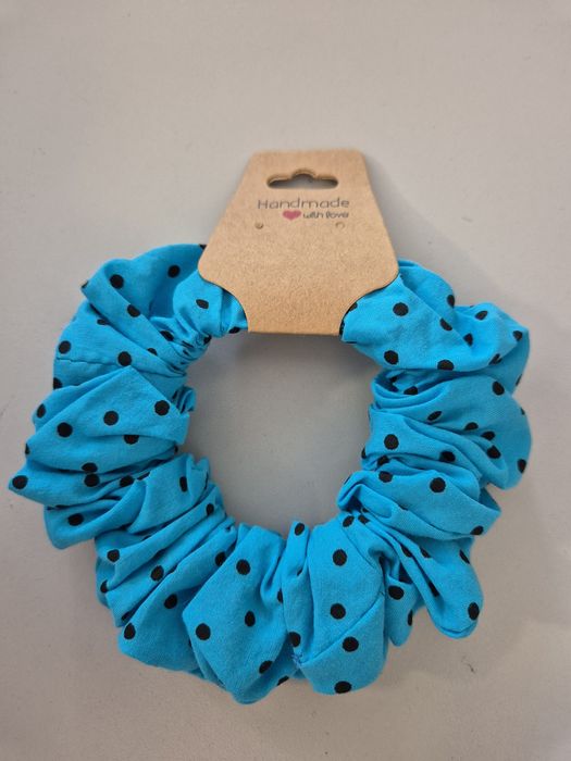 Gumka scrunchie niebieska w granatowe kropeczki