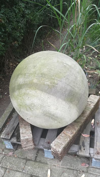 Fontanna kula  z piaskowca