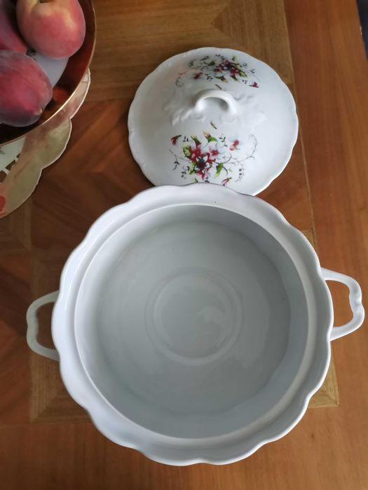 Супниця , каструля