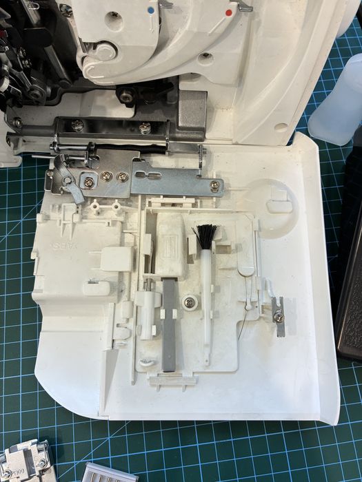 Juki MO-735 Owerlok 5-nitkowy z renderką