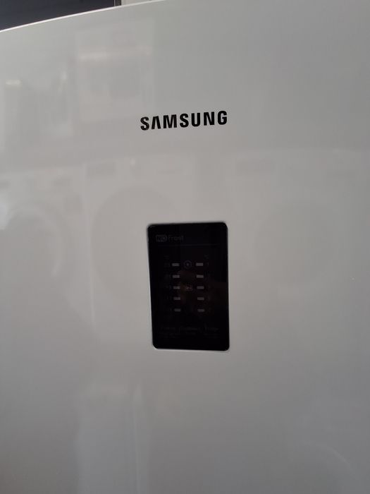 Холодильник SAMSUNG Model RB29FERNCWW