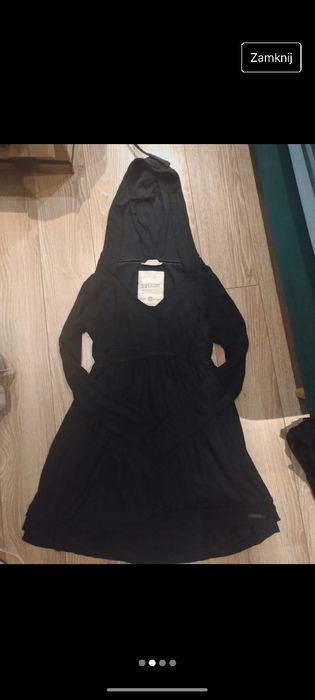 Modna sukienka z kapturem czarna superdry