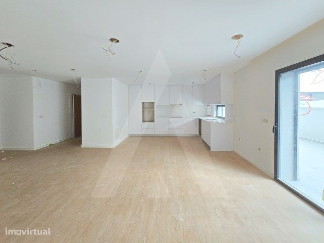Apartamento T2 moderno - Open Space com imensa luz natura