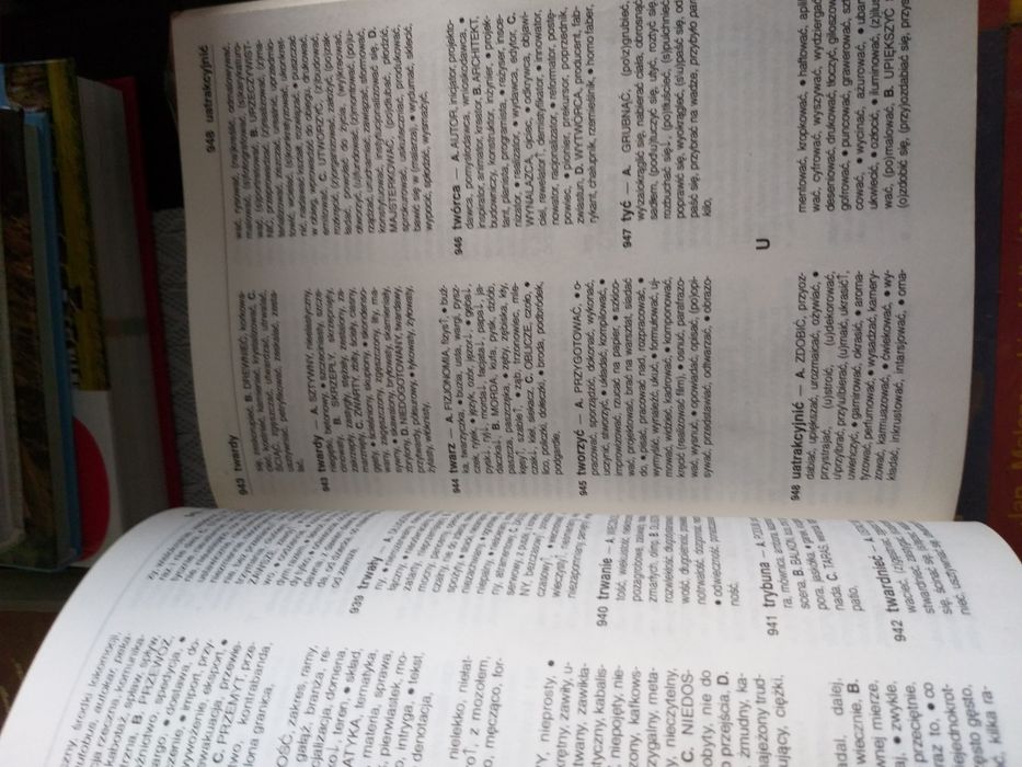 Słowniki ortograficzne,atlasy historyczne