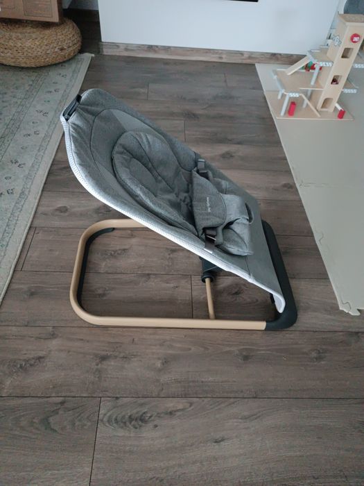 Leżaczek Bujaczek z wkładką Moby-system Lily