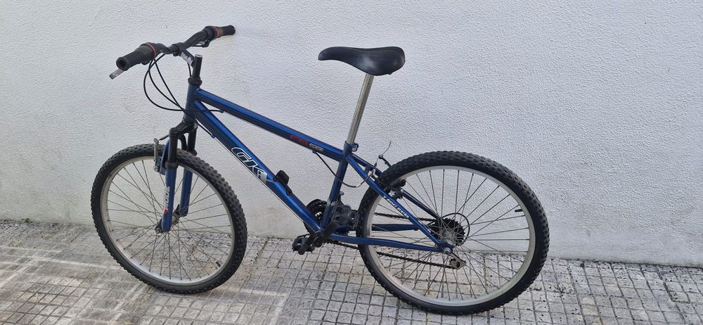 Bicicleta BTT 24” Azul – Suspensão e Mudanças Funcionais