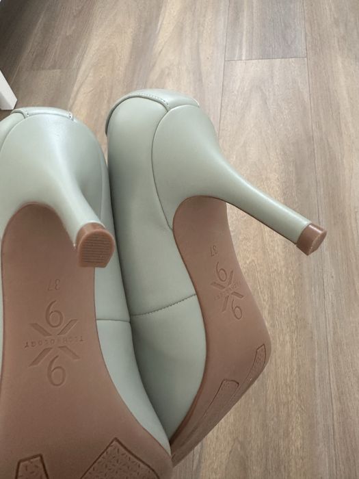 Szpilki miętowe Nine West 37