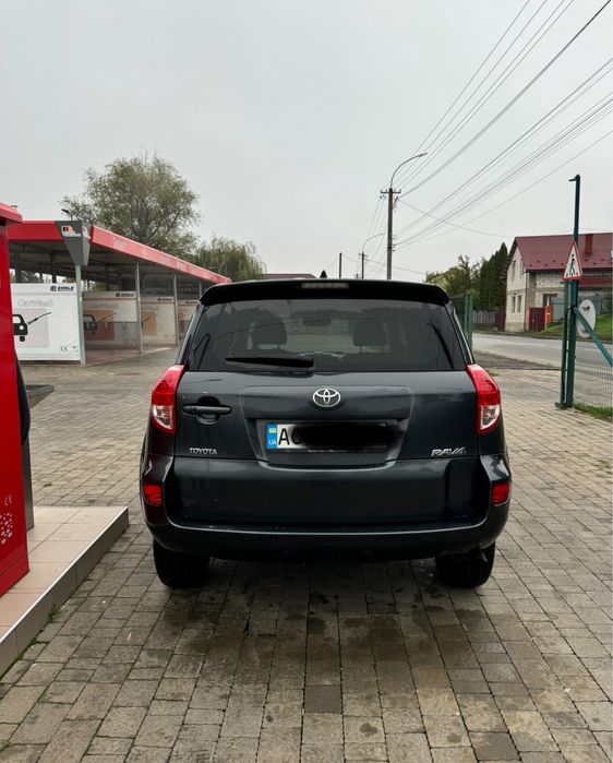 Автомобіль Toyota RAV4