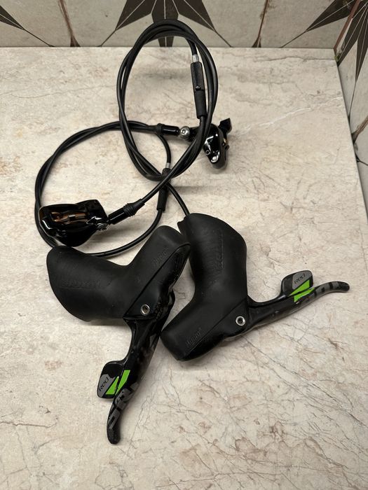 Klamkomanetki SRAM RED 22 Green Edition Flat Mount Carbon 2x11