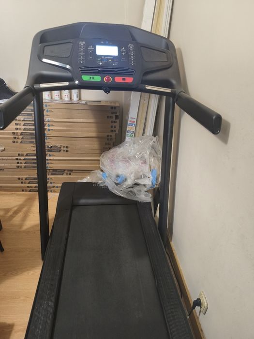 Passadeira  de corrida T900B , usada cinco vezes , como Nova