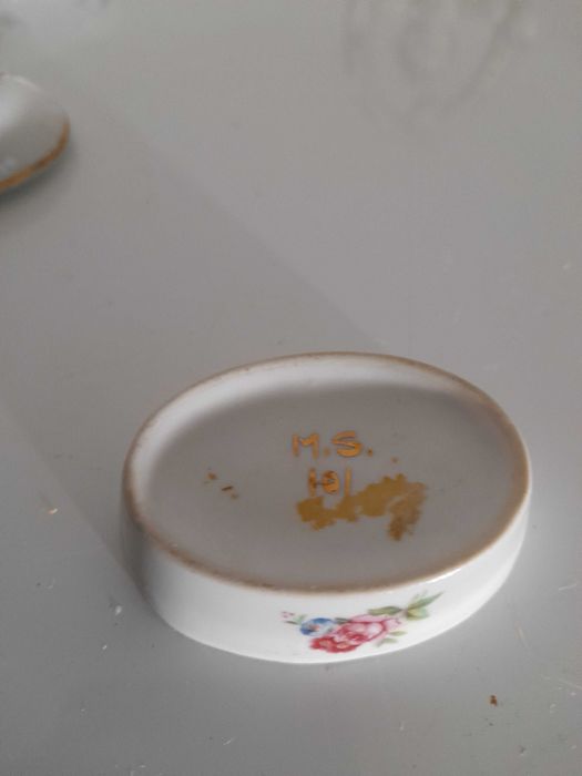 Lote de peças em porcelana.