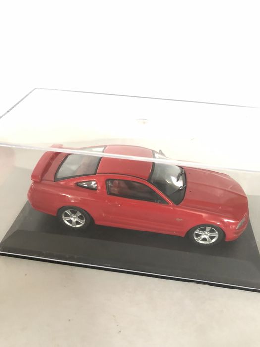 Ford Mustang GT escala 1:43