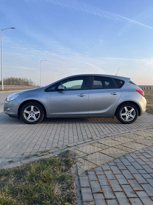 Opel astra J 2010r