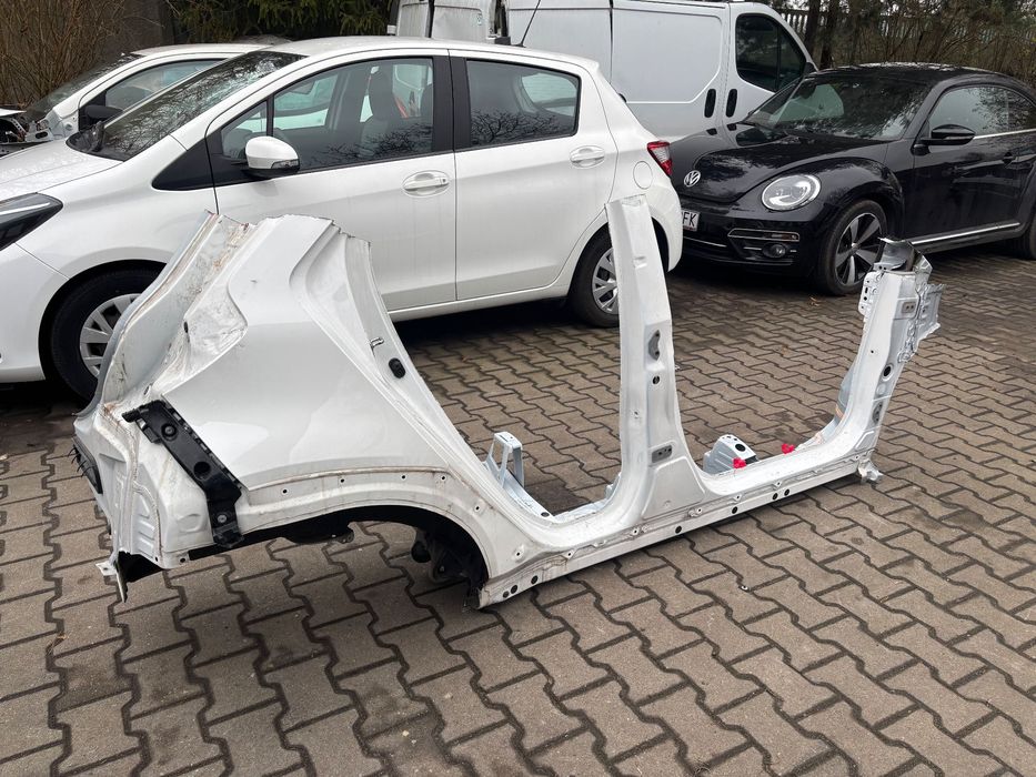 Ćwiartka bok prawy próg błotnik tył Toyota Aygo X