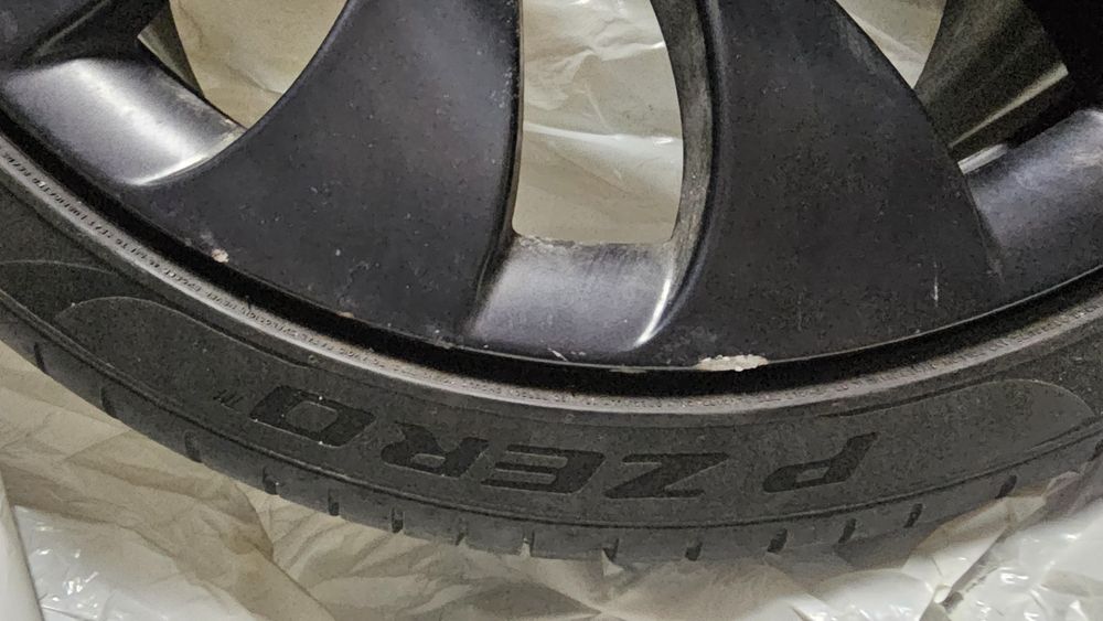 Jantes 21 com pneus Tesla Y Performance