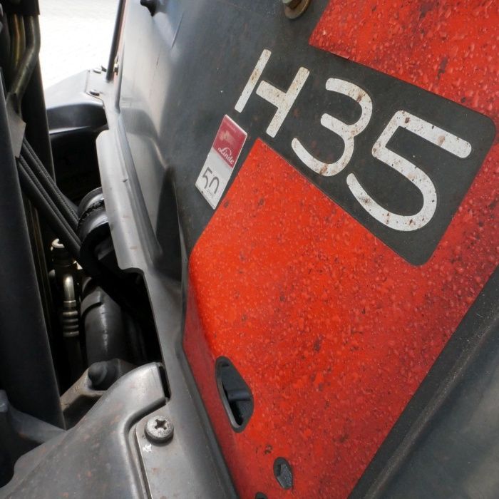 Навантажувач Linde H35T з захватом для рулонів