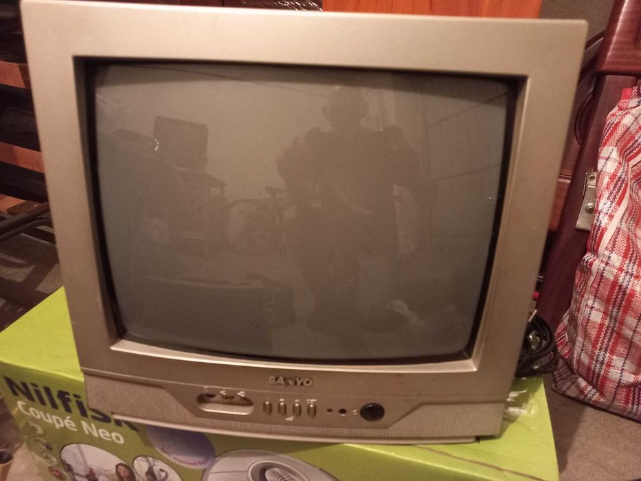Televisor Sanyo 32 cm com comando64750806543363120