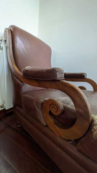 Lote 5 Cadeirões Art Déco em Pele – 3 em Estado normal + 2 para Restauro