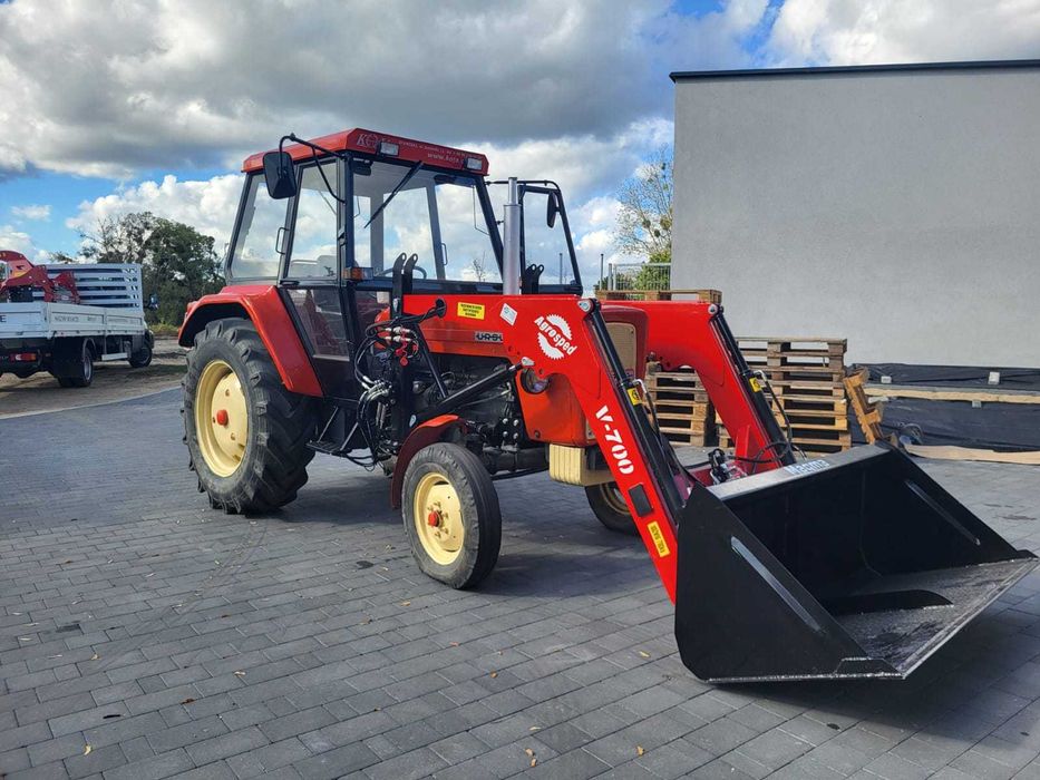 Ładowacz czołowy V700