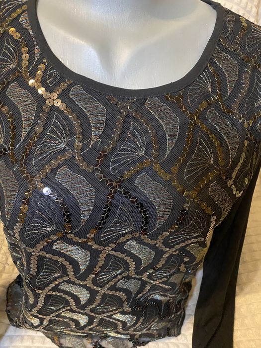 Oryginalna bluzeczka z cekinowym przodem