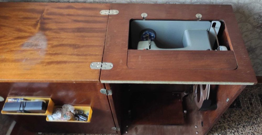 Швейная машина Чайка 142 м