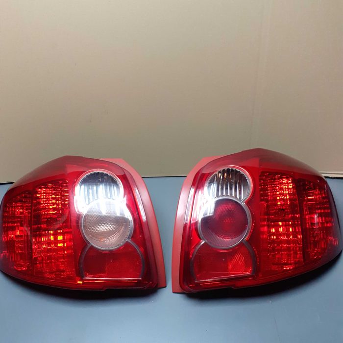 Lampy tylne Toyota Auris I E15K