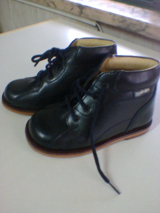 Botas de menina em pele