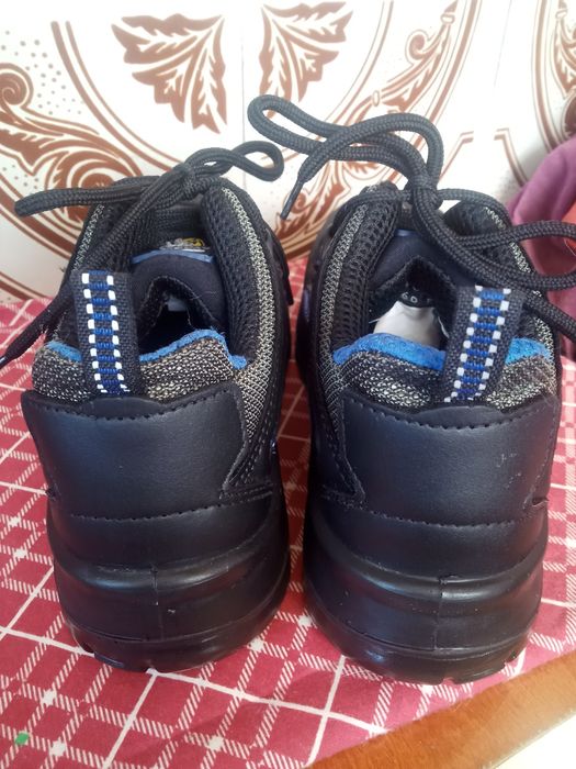 Продаю  кроссовки р 37