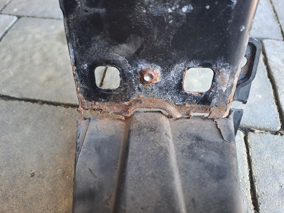 Pas przedni bmw e90 2010r polift oryginał