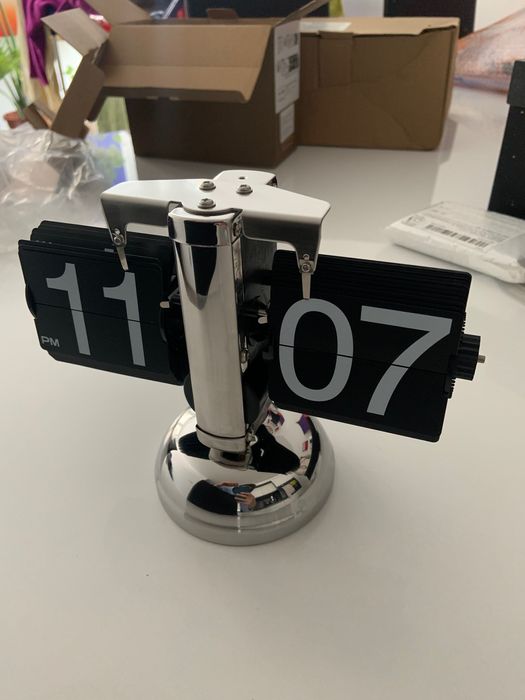 Vintage zegarek z przeskakującymi cyframi