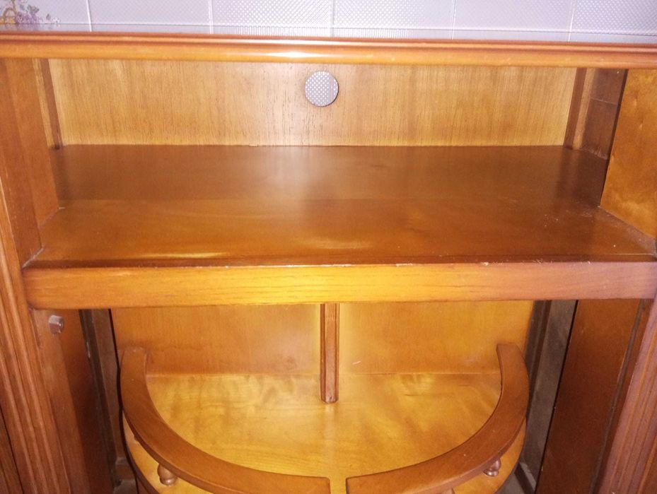 Móvel de TV com Garrafeira