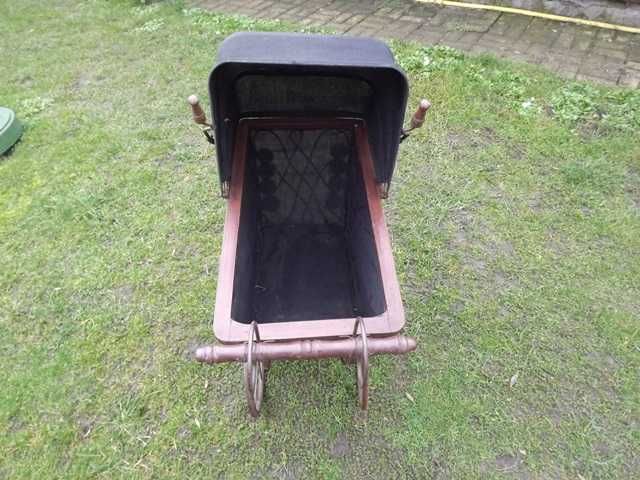 Stary wózek do lalek -Antyk