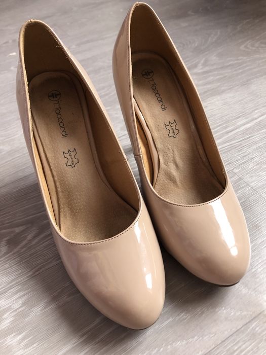 Продам лакові туфлі