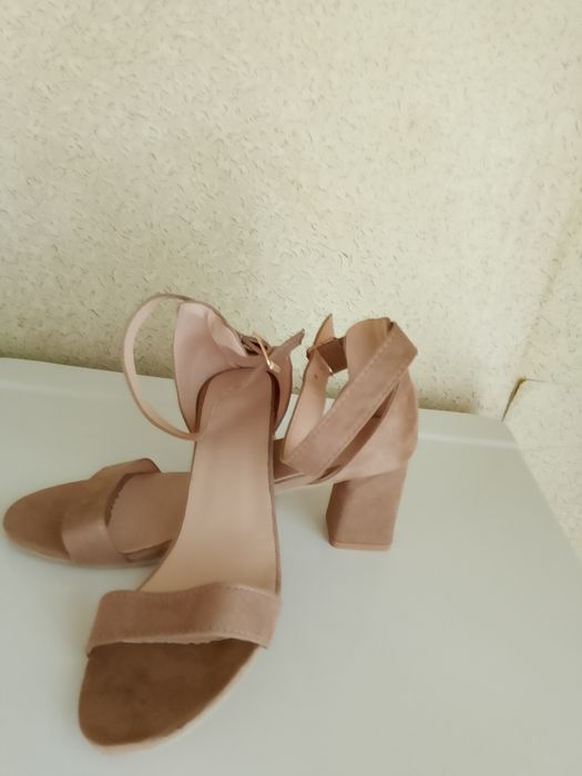 Босоножки новые, 42 размер по стельке 26 см.