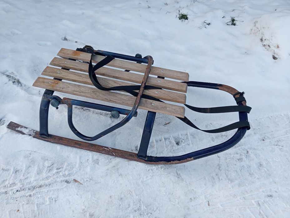 Продам санчата б/в