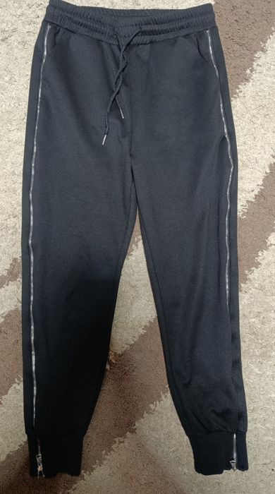 Жіночі чорні штани